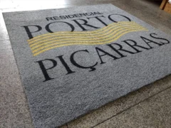 Tapetes e capachos personalizados por nós
